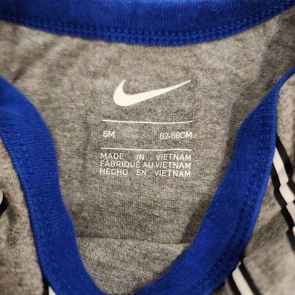 Nike baby onesie - Picture 2 of 2